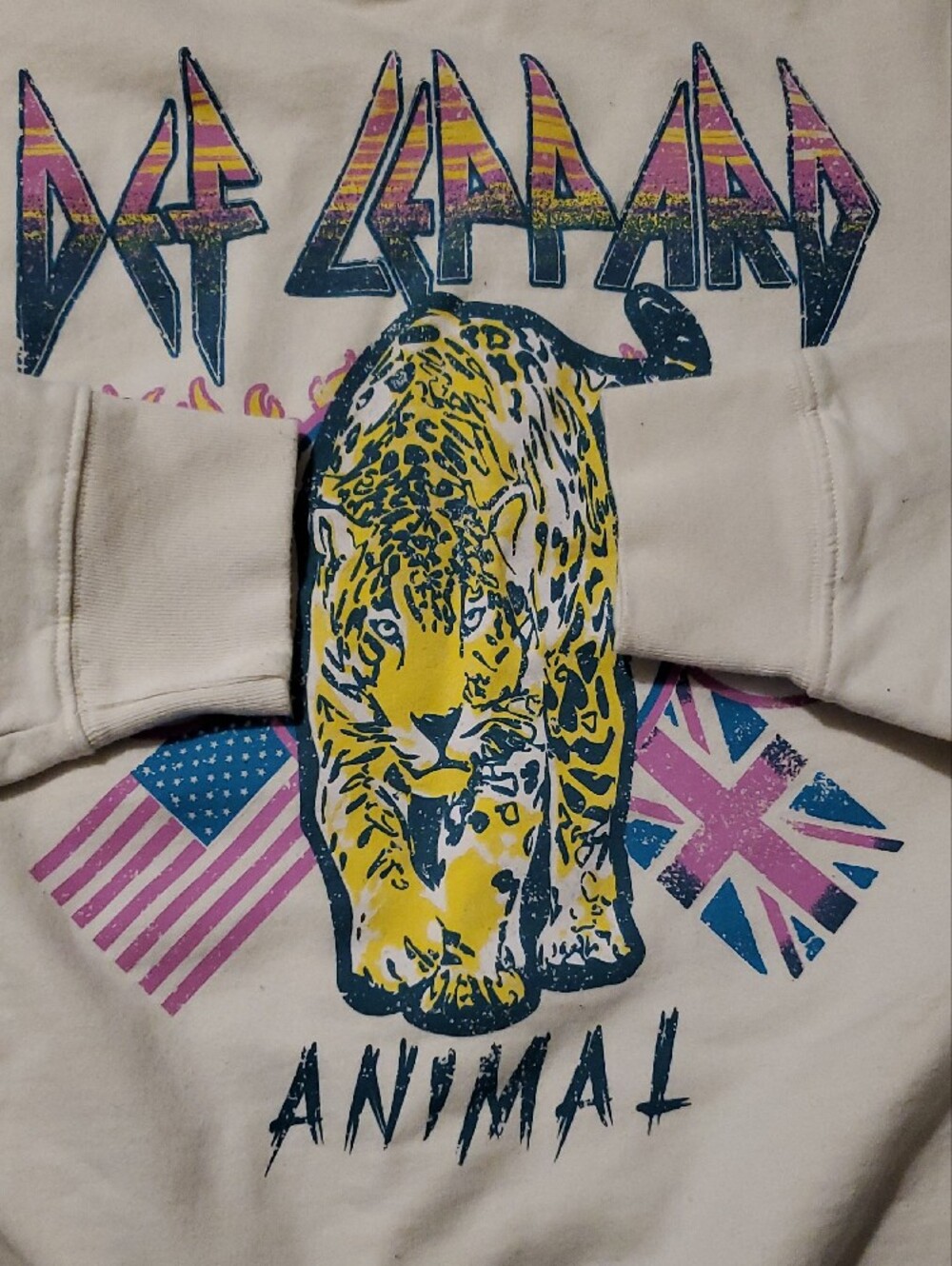 Def Leppard Cream Graphic Crewneck Sweatshirt with Animal Print - Picture 4 of 9